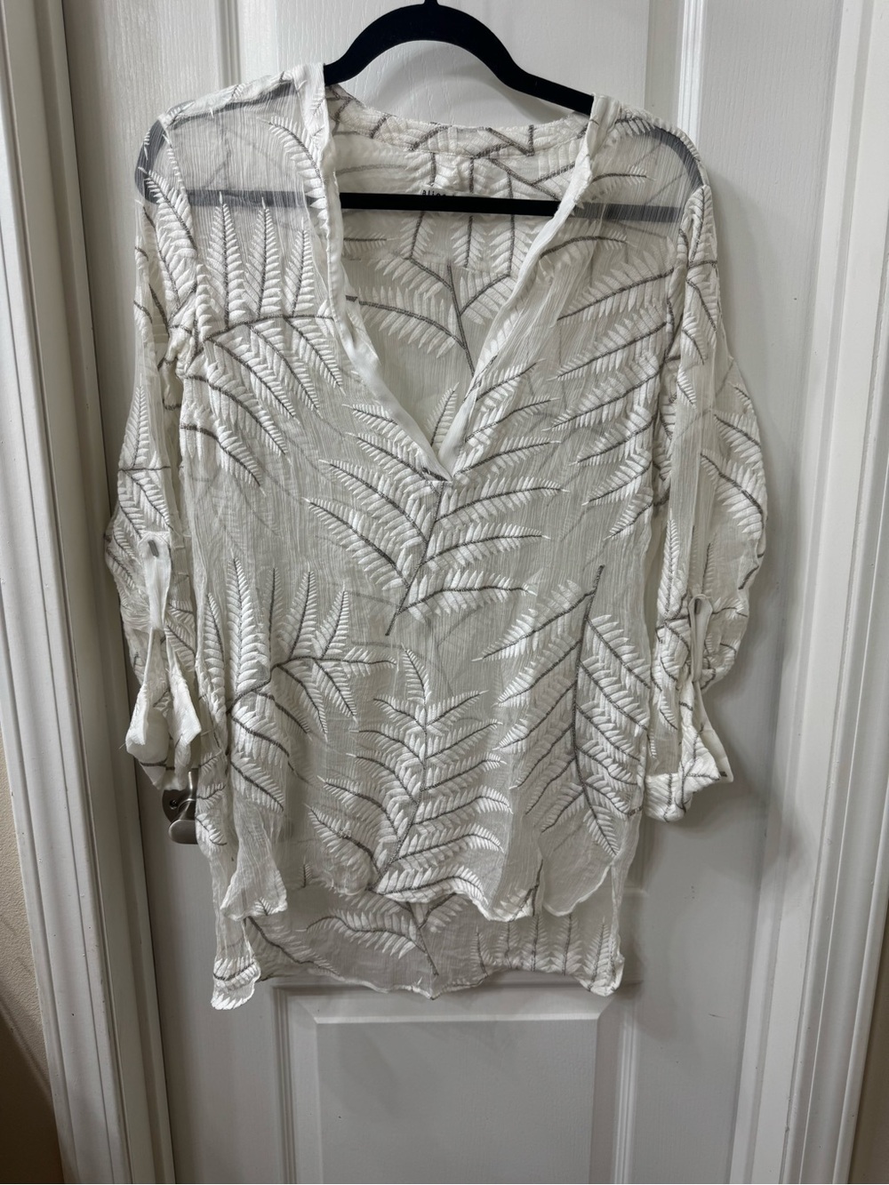 Alice + Olivia Darcelle Leaf Print Silk Tunic Blouse
